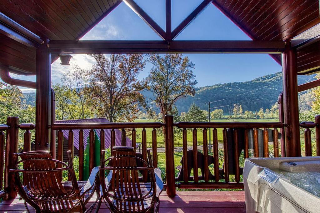 Papa Bear, Hot Tub, Wifi, 1089 Free Tickets Each Paid Day, Dollywood And More Sevierville Exteriér fotografie