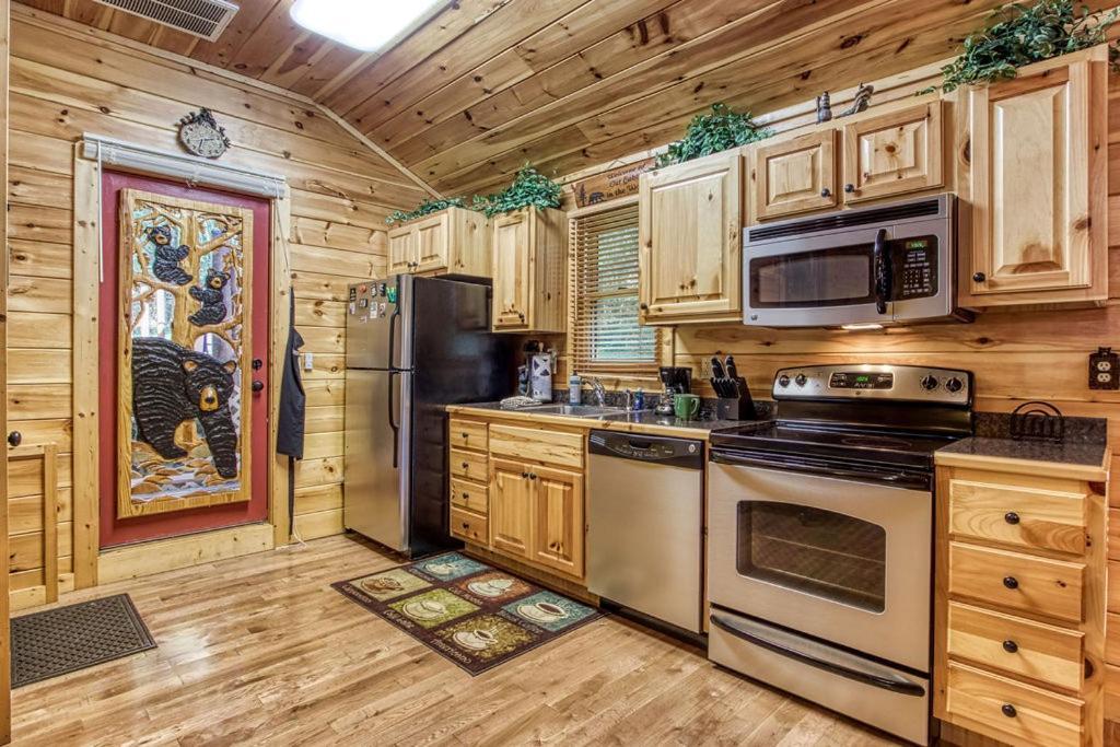 Papa Bear, Hot Tub, Wifi, 1089 Free Tickets Each Paid Day, Dollywood And More Sevierville Exteriér fotografie