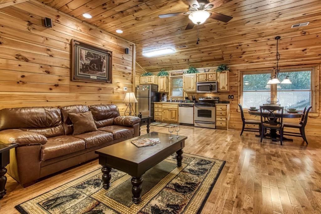 Papa Bear, Hot Tub, Wifi, 1089 Free Tickets Each Paid Day, Dollywood And More Sevierville Exteriér fotografie
