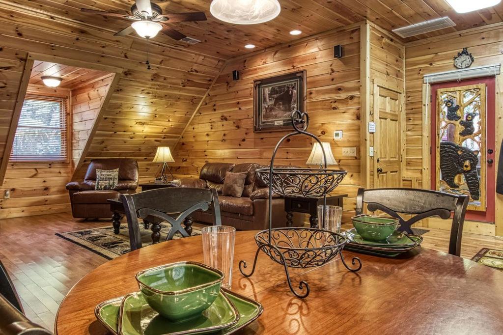 Papa Bear, Hot Tub, Wifi, 1089 Free Tickets Each Paid Day, Dollywood And More Sevierville Exteriér fotografie